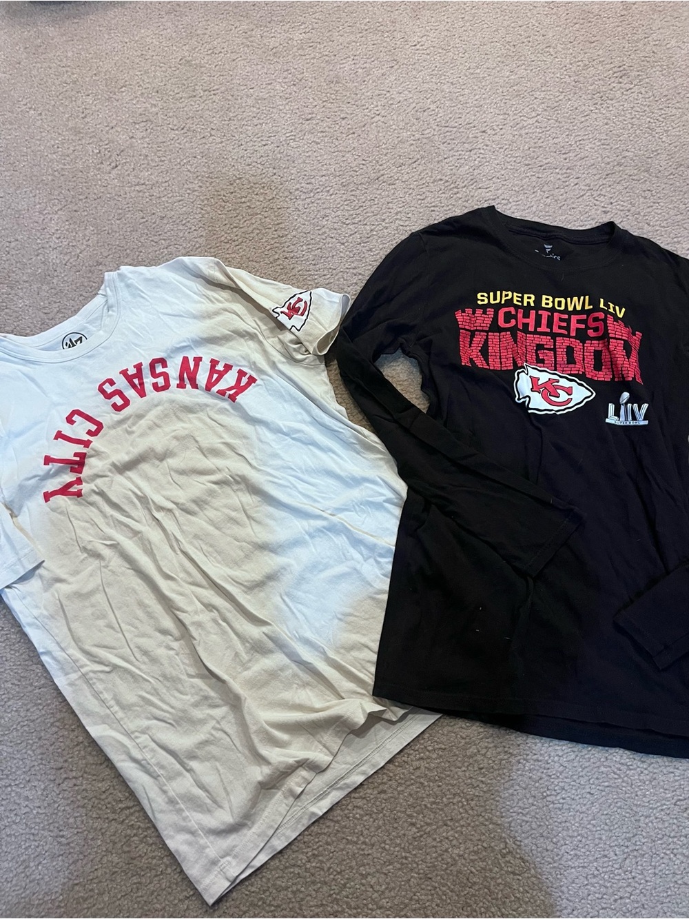 Kansas City Chiefs Long Sleeve & Short Sleeve Men’s small shirt bundle